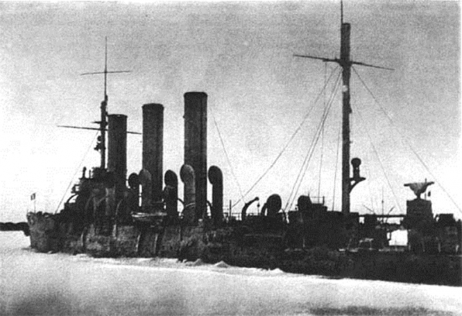 «Аврора» в порту Ломоносов, 1942 г.
