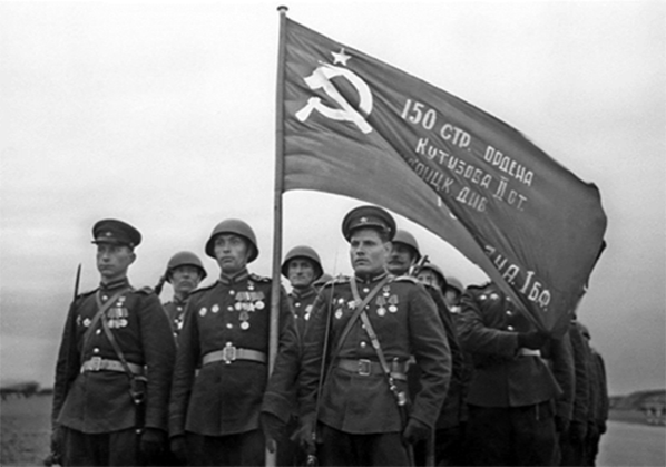 Почетный караул встретил знамя в Москве 20 июня 1945 года