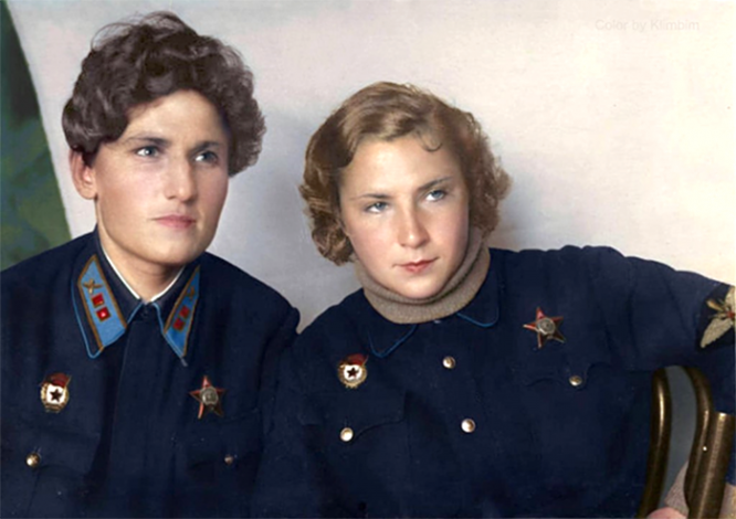 Две боевые подруги – Екатерина Буданова и Лидия Литвяк, героини Сталинградской битвы. Фото 1942 года
