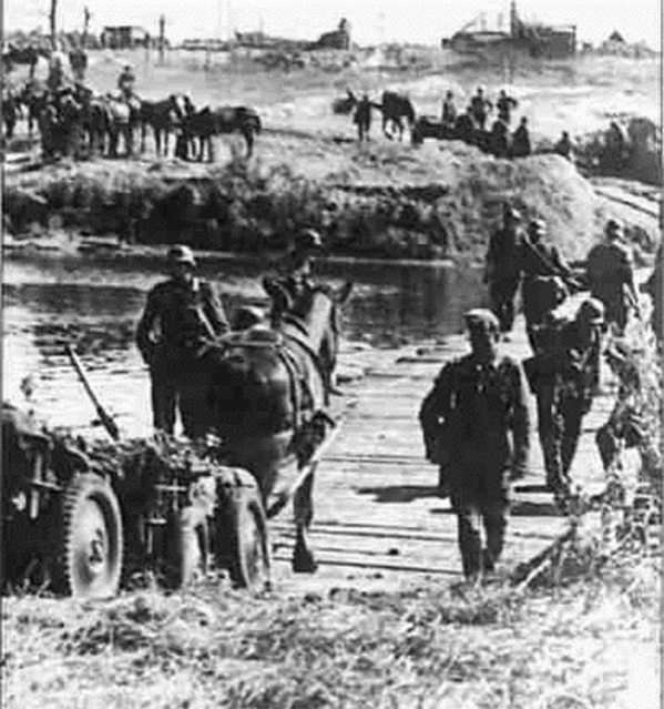 Немецкие войска отступают за реку. Август 1943 г.