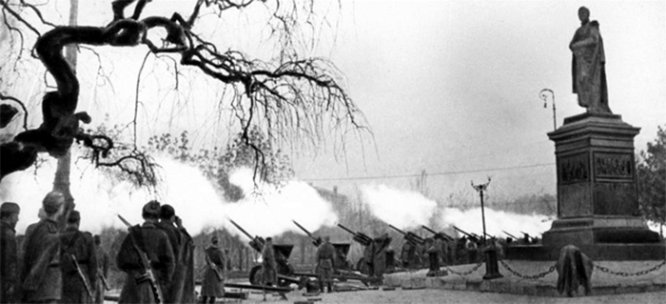 Салют в Одессе в честь освобождения города. Апрель 1944 г.