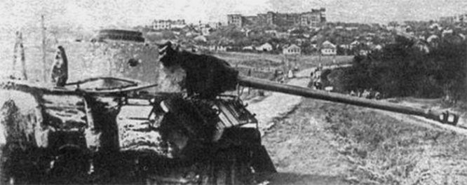 Подбитый немецкий танк на проспекте Ильича. Сталино, 1943 г.