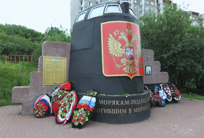 Рубка АПЛ «Курск», установленная на территории Мемориала в память о погибших в мирное время моряках, г. Мурманск