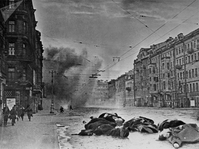 Невский проспект после обстрела немецкой артиллерией