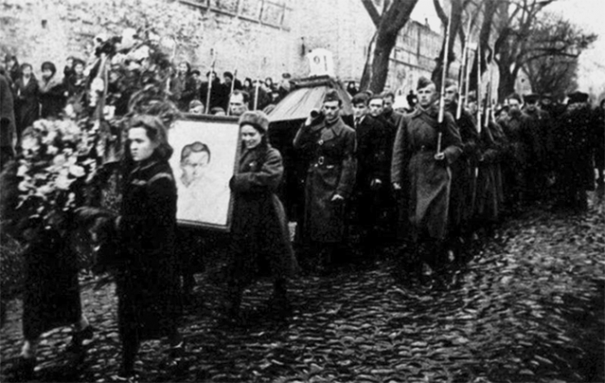 Похороны Зои Космодемьянской на Новодевичьем кладбище. 7 мая 1942 г.