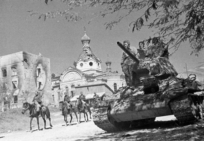 Советские войска в освобожденном Новороссийске