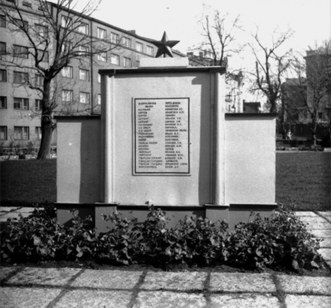 Временный памятник на братской могиле освободителей Таллина, 1945–1946 гг.