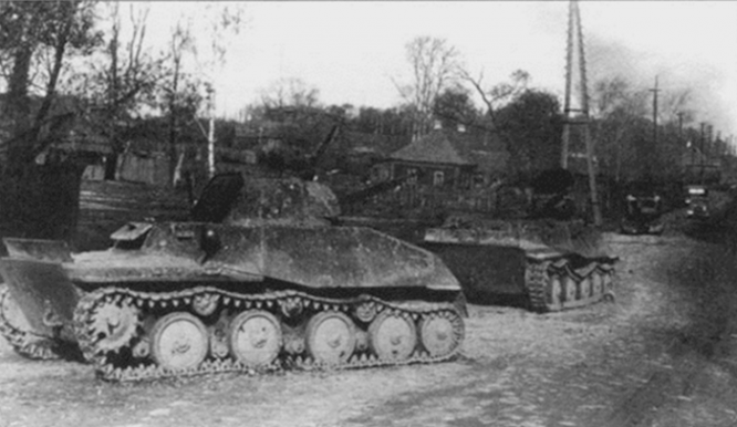 Брошенные советскими войсками танки Т-40. Брянский фронт, октябрь 1941 года.