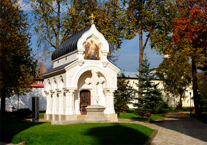 Восстановленный склеп над могилой Дмитрия Пожарского в суздальском Спасо-Евфимиевом монастыре.