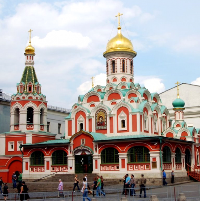 Казанский собор на Красной площади. Востановлен в 1990-х годах. Современный вид.