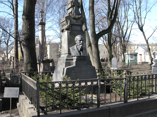 Могила Фёдора Михайловича Достоевского в Александро-Невской Лавре, на Тихвинском кладбище, в Некрополе мастеров искусств.