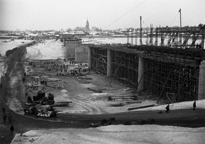 19 декабря 1941 г. Восстановление Каракумского моста после освобождения города.