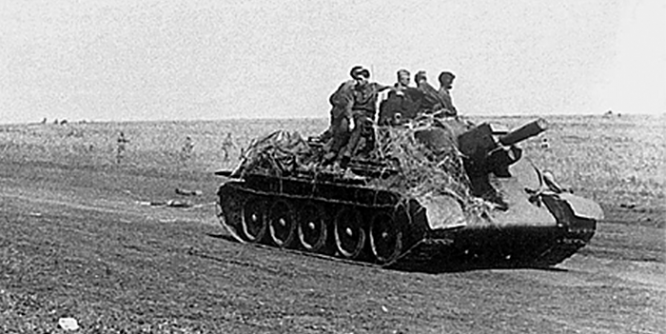 СУ-122 выдвигаются в район Прохоровки, 10 июля 1943 г.