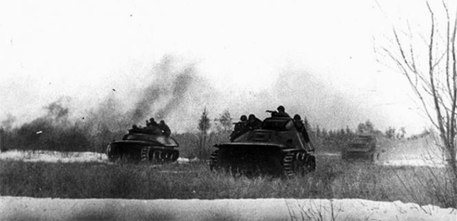 Танки с десантом выходят на боевую операцию. Витебское направление, 1943 г.