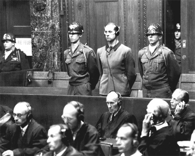 Карл Брандт на Нюрнбергском процессе над врачами.