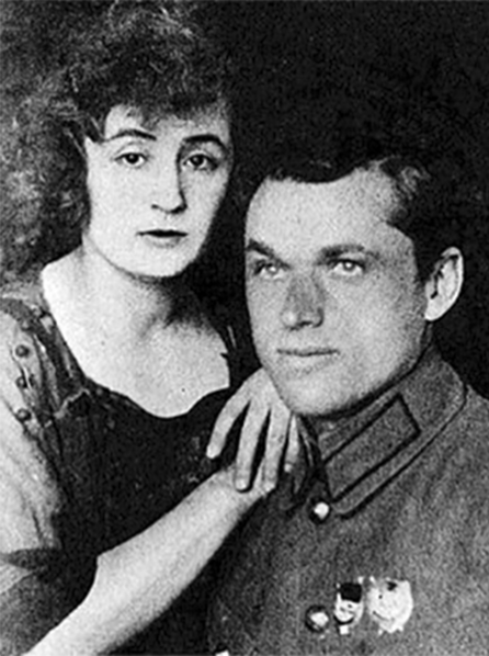 Константин Рокоссовский с женой Юлией.