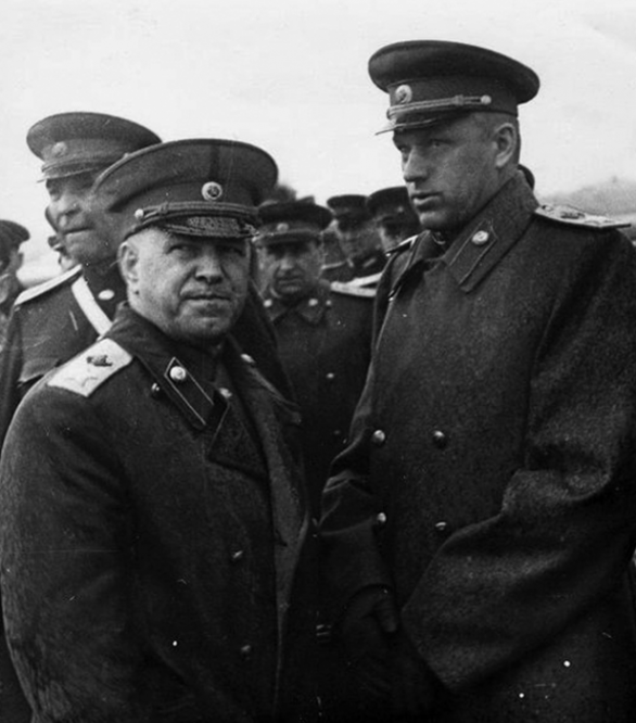 Георгий Жуков и Константин Рокоссовский. Май 1945 г.