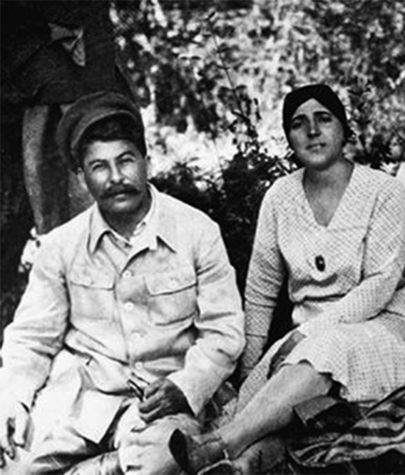 Иосиф Сталин и его вторая жена Надежда Аллилуева.