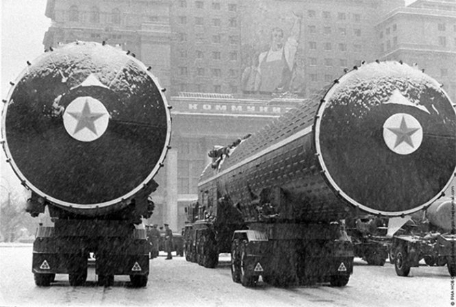 Межконтинентальные баллистические ракеты во время парада на Красной площади 7 ноября 1970 года.