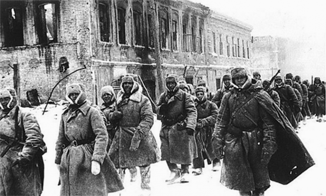 Красная Армия входит в город. 30 декабря 1941 г.