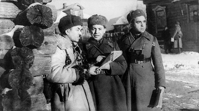 Последний снимок генерал-майора Ивана Панфилова. 18 ноября 1941 г. Фото. М. Калашникова.
