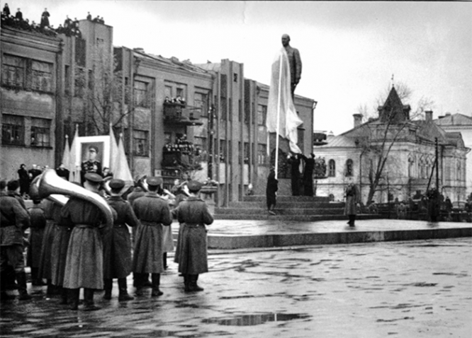 Открытие памятника В. А. Дегтяреву. 17 октября 1954 г.