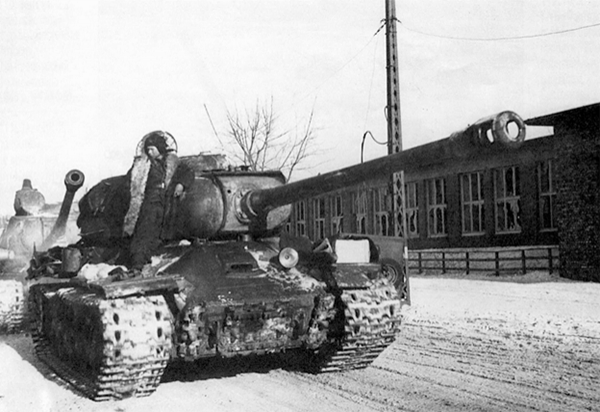 Советские танки ИС-2 1-го Белорусского фронта на улицах Познани. Февраль 1945 г.