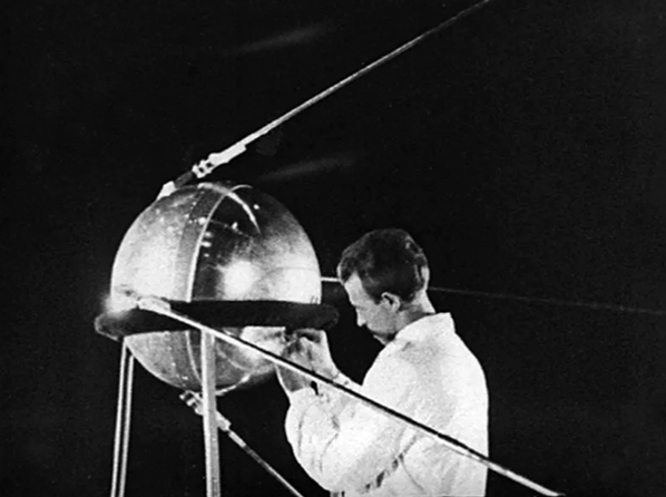 4 октября 1957 года, советские инженеры и конструкторы вывели на орбиту первый искусственный спутник Земли