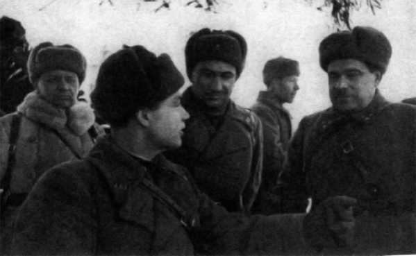 Л. А. Говоров среди командиров 5-й армии, январь 1942 г.