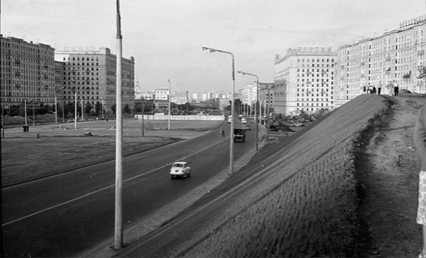 Вид с Поклонной горы на Кутузовский проспект. 1967 г.