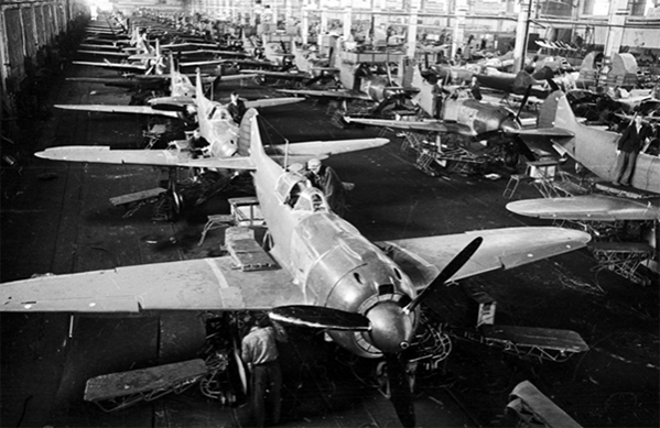 Сборочная линия истребителей Ла-5Ф на авиационном заводе №21 в Горьком. 1943 г.