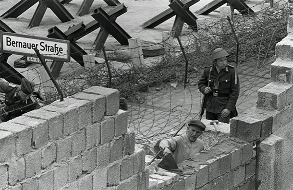Возведение Берлинской стены, 1961 г.