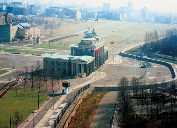 Бранденбургские ворота были главной достопримечательностью в «мёртвой зоне»