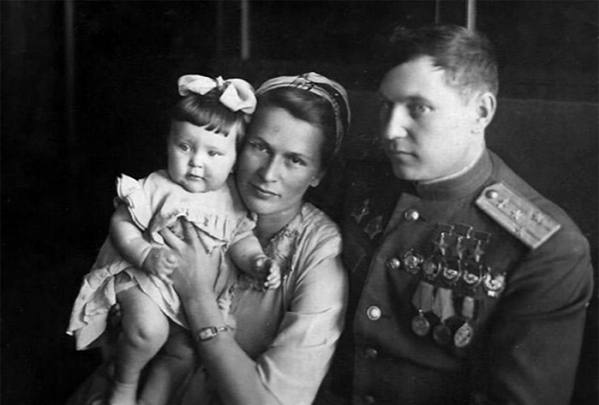 Свою жену, Марию Кузьминичну Коржук он встретил во время войны, когда навещал в санчасти раненого друга