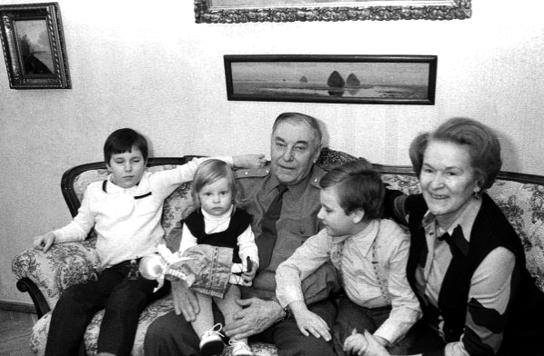 Александр Иванович Покрышкин с семьей