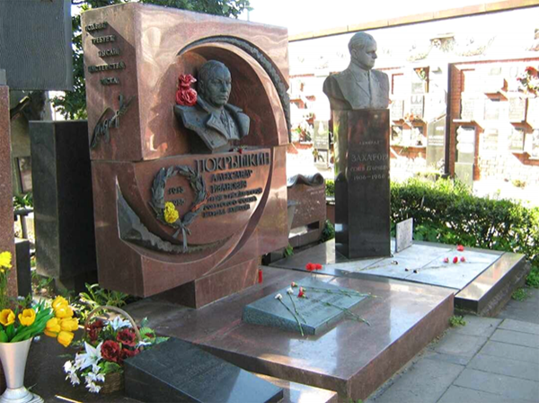 Могила А. Покрышкина на Новодевичьем Кладбище