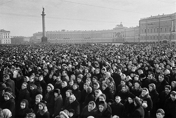 В день похорон И. Сталина в Ленинграде