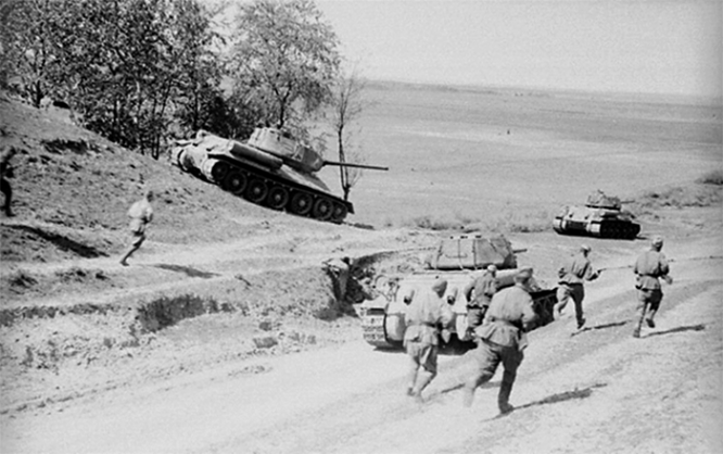 Советские танки в районе Вены.1945 г.