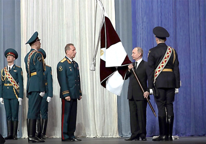 27 марта 2017 года президент РФ Владимир Путин вручил главкому Росгвардии Виктору Золотову знамя преобразованных Внутренних войск