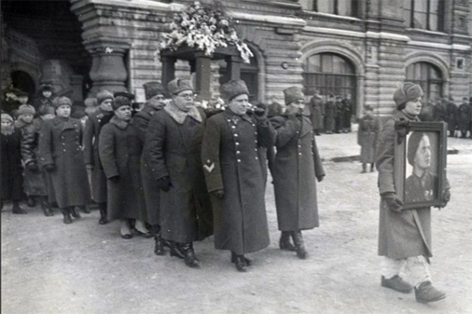Похороны Марины Расковой на Красной площади 12 января 1943 г.