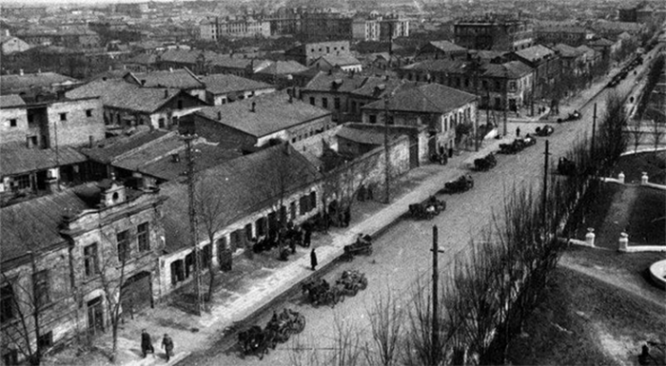 Советский обоз на улице Херсонской в Николаеве. Март 1944 г.