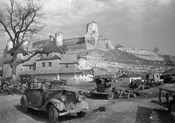 Брошенная немецкая техника в предместье Карвасары. Март 1944 г.