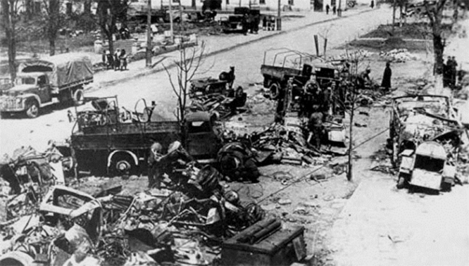 Разбитая немецкая техника на улицах освобожденного Каменец-Подольского