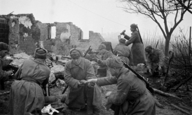 Минометчики ведут бой в районе Гданьска (Данцига), 1945 г.