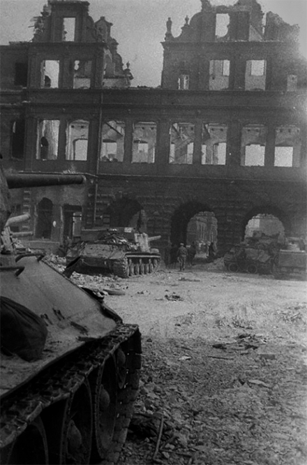 Советские танки на улицах Гданьска (Данцига)
