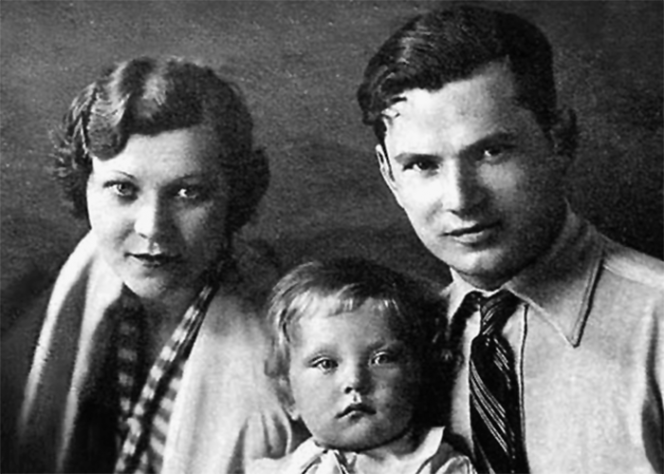 Клавдия Шульженко с сыном Игорем и мужем Владимиром Коралли