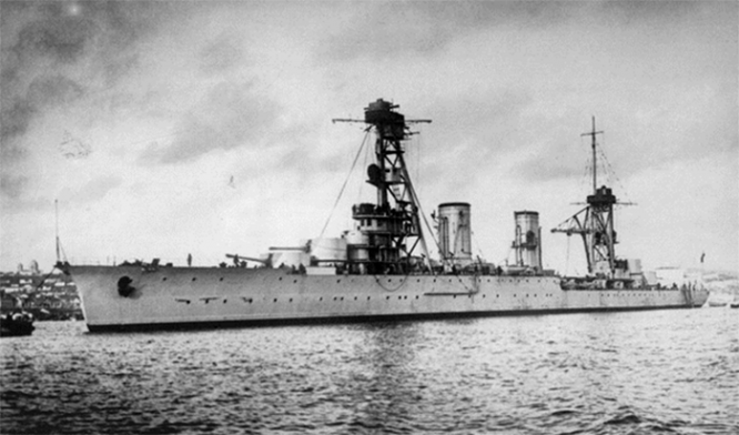 Крейсер «Красный Кавказ» на внутреннем рейде Севастополя, 1930-е годы