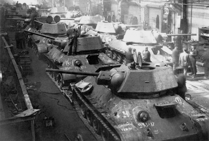 Цех сдачи боевых машин Уральского танкового завода №183 в Нижнем Тагиле. 1942 г.