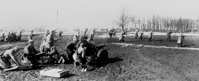 Бойцы подразделения М. Кугушева идут в бой в районе Тирасполя. На переднем плане расчет возле 76-мм полковой пушки образца 1943 года. Апрель 1944 г.