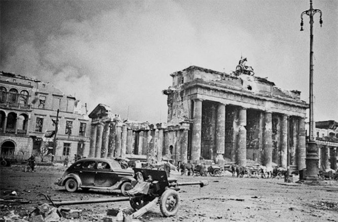 Бранденбургские ворота, Берлин 1945 г.